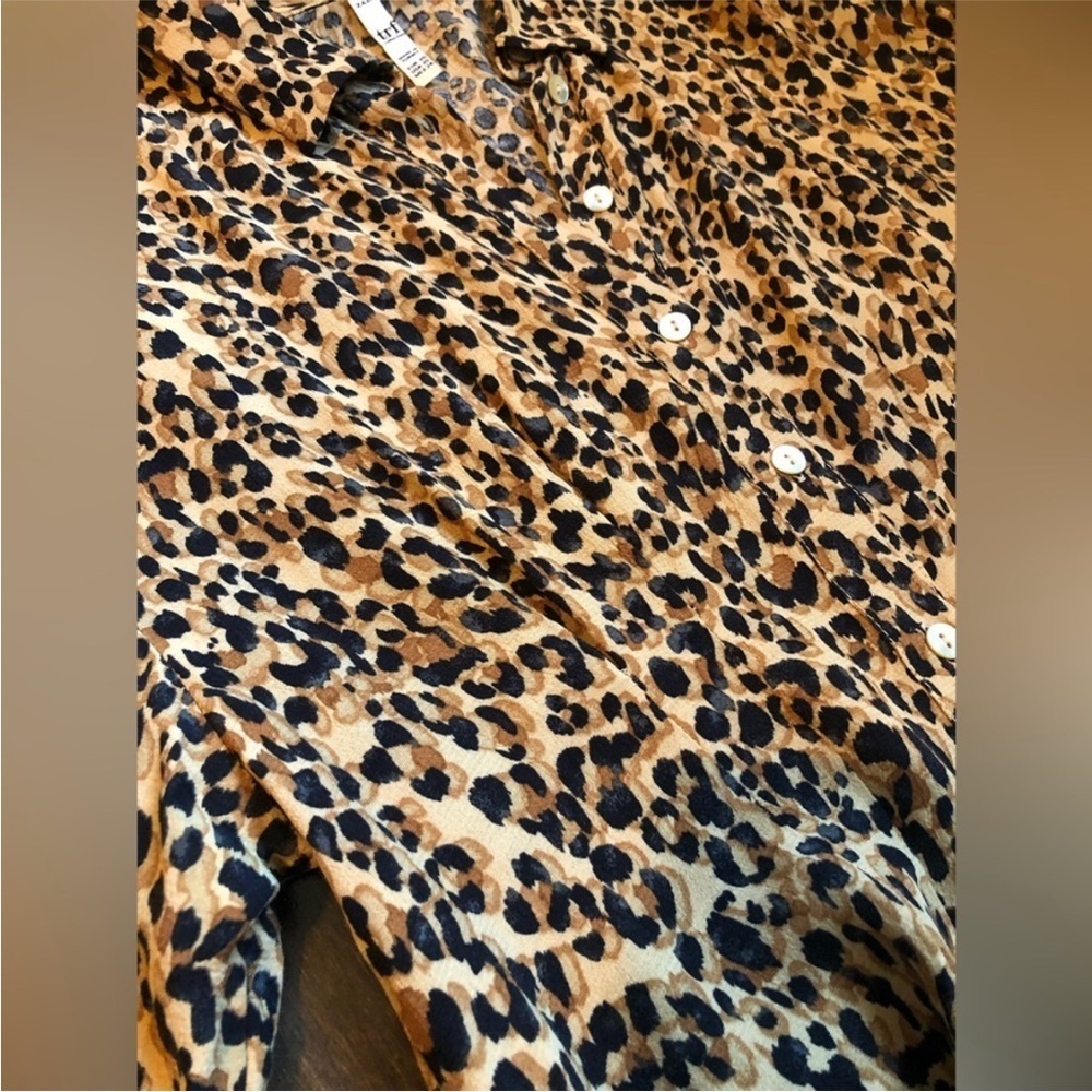 ❤️ ZARA leopard print button-down blouse SIZE SMALL - Picture 5 of 8